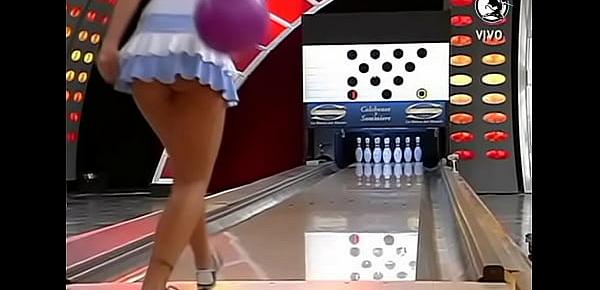  Gabriela Ahualli Upskirt Bowling
